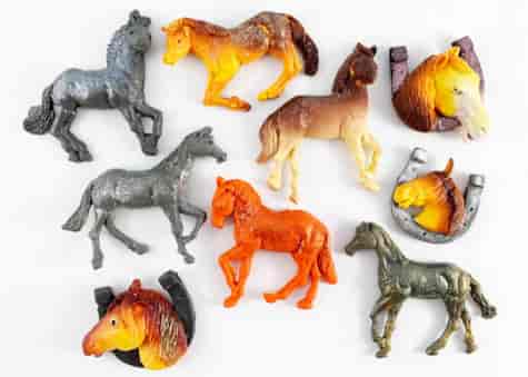 MAGNESY NA LODÓWKĘ Z MODELINY 02 10szt KONIE